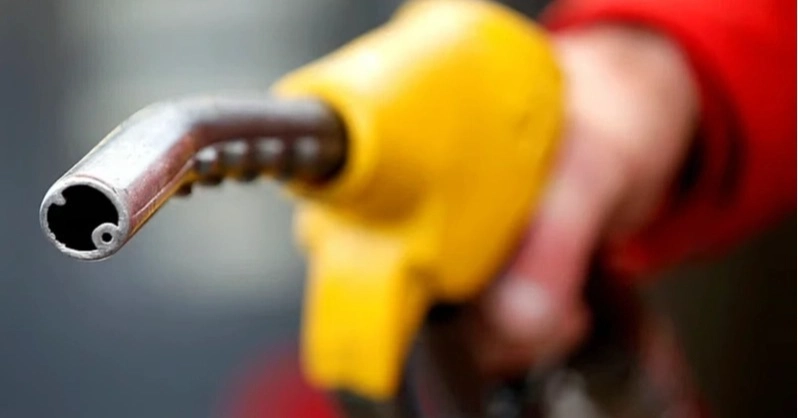 নতুন বছরে জ্বালানি তেলের দাম লিটারে ২ টাকা কমল