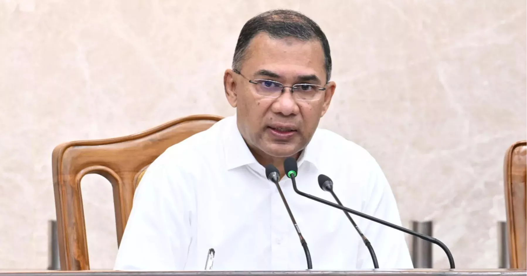 ছবিযুক্ত ব্যানার-বিলবোর্ড দ্রুত সরানোর নির্দেশ প্রধানমন্ত্রীর