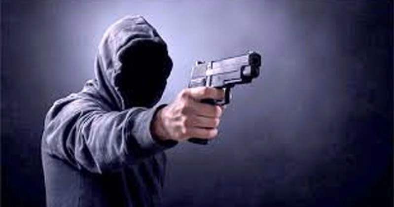 খুলনায় এক যুবককে গুলি করে হত্যার চেষ্টা