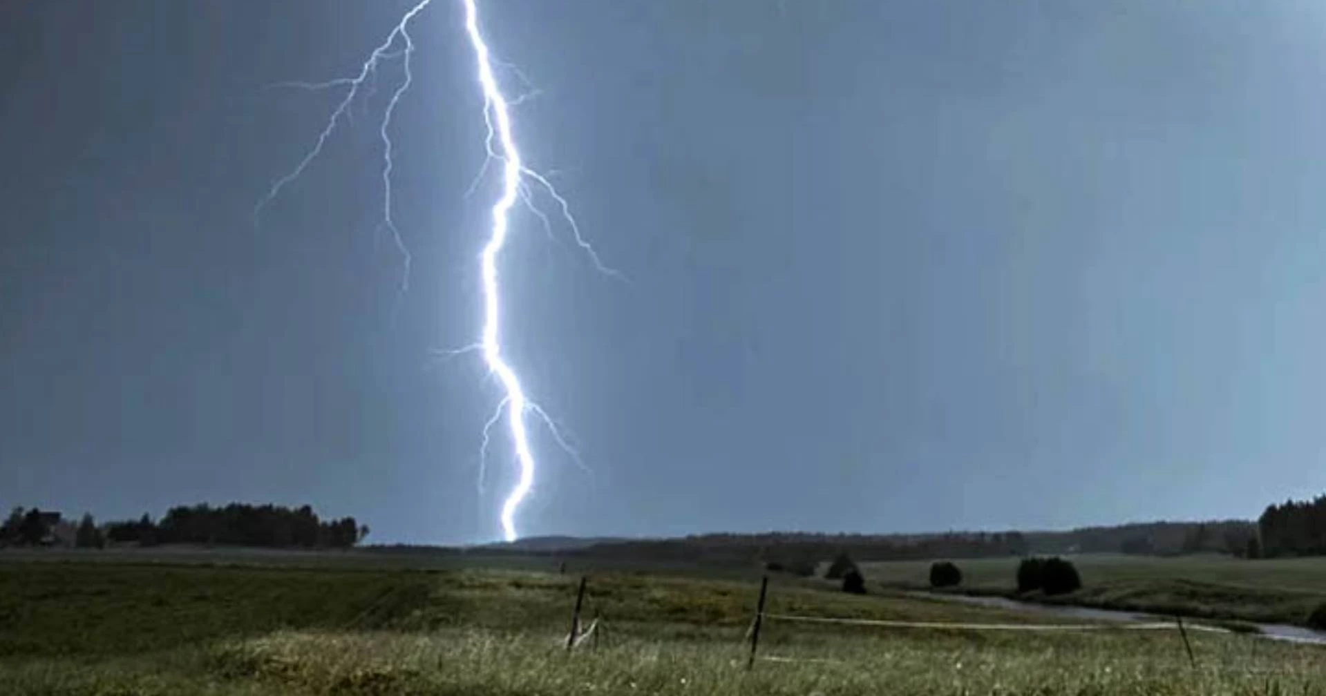 ঢাকাসহ বিভিন্ন জেলায় বজ্রপাত হতে পারে
