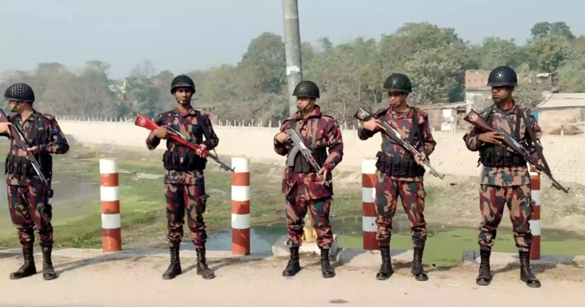 চাঁপাইনবাবগঞ্জে সড়ক দুর্ঘটনায় ২ তরুণের মৃত্যু: ২ পুলিশ সদস্য প্রত্যাহার