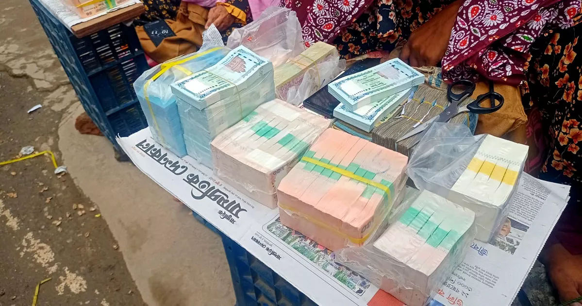 ব্যাংকে নতুন নোট নেই, চড়া দামে মিলছে খোলাবাজারে