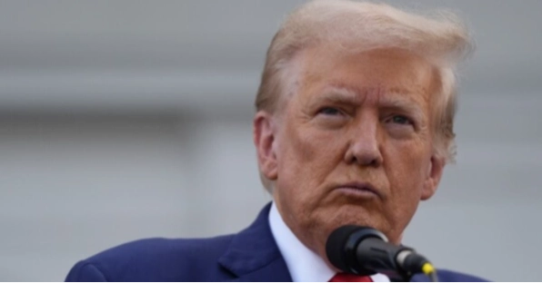 জন্মসূত্রে নাগরিকত্ব বাতিলের নির্বাহী আদেশে সই করলেন ট্রাম্প