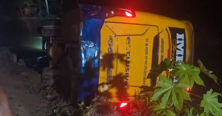 পটুয়াখালীতে বাসের ধাক্কায় অটোরিকশার ৪ আরোহী নিহত