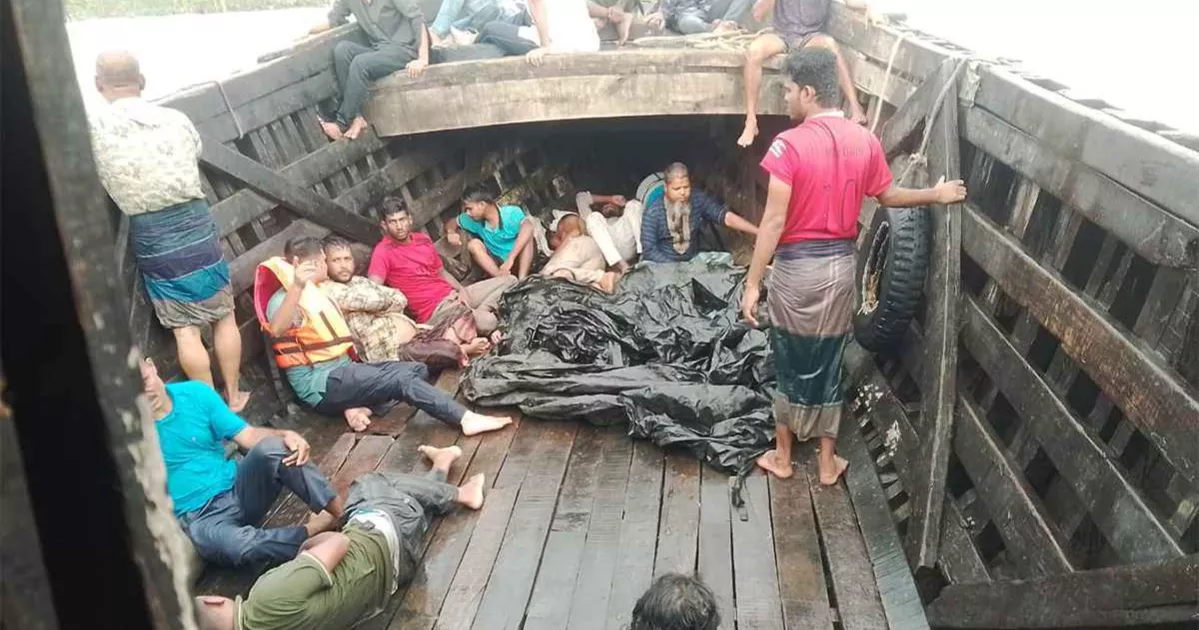 মেঘনায় ট্রলার ডুবি: সাব-পোস্টমাস্টারসহ ২ জনের মৃত্যু, নিখোঁজ ২