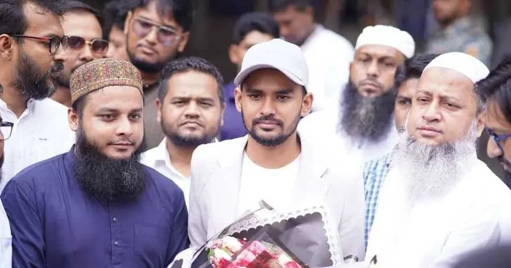 মালয়েশিয়ায় যেতে বাংলাদেশি শ্রমিকদের ৮ লাখ টাকা খরচ অন্যায্য: আসিফ মাহমুদ