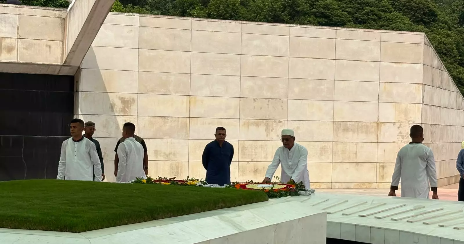 জিয়াউর রহমান, খালেদা জিয়ার সমাধিসৌধে নবনির্বাচিত রাষ্ট্রপতির শ্রদ্ধা