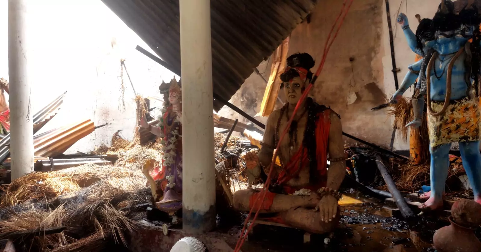 মানিকগঞ্জে কালীমন্দিরে আগুন, খতিয়ে দেখছে ফায়ার সার্ভিস