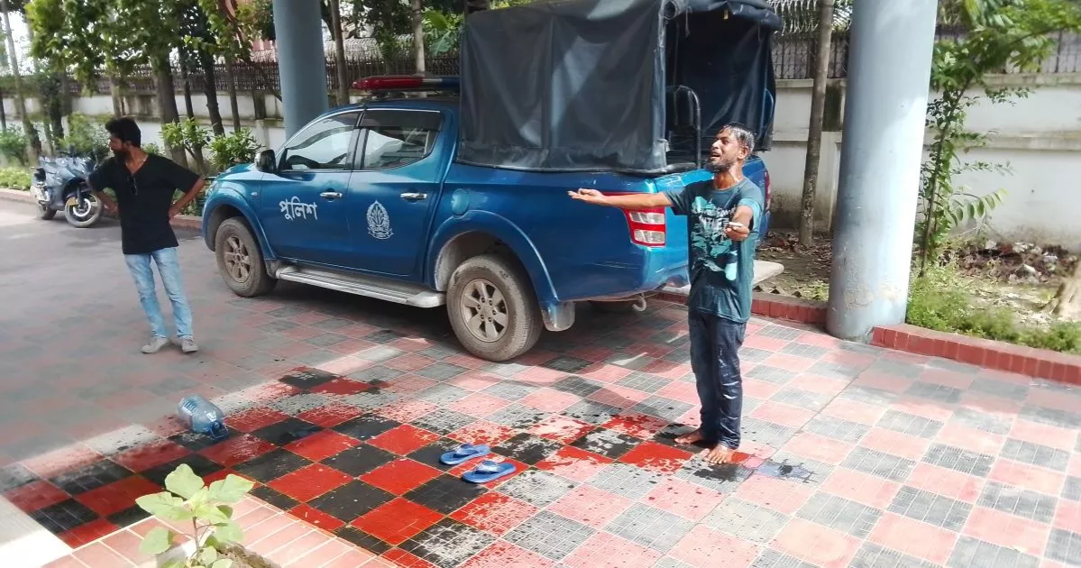 নারায়ণগঞ্জে শরীরে কেরোসিন ঢেলে আত্মহত্যার চেষ্টা, মাদক কারবারি গ্রেপ্তার
