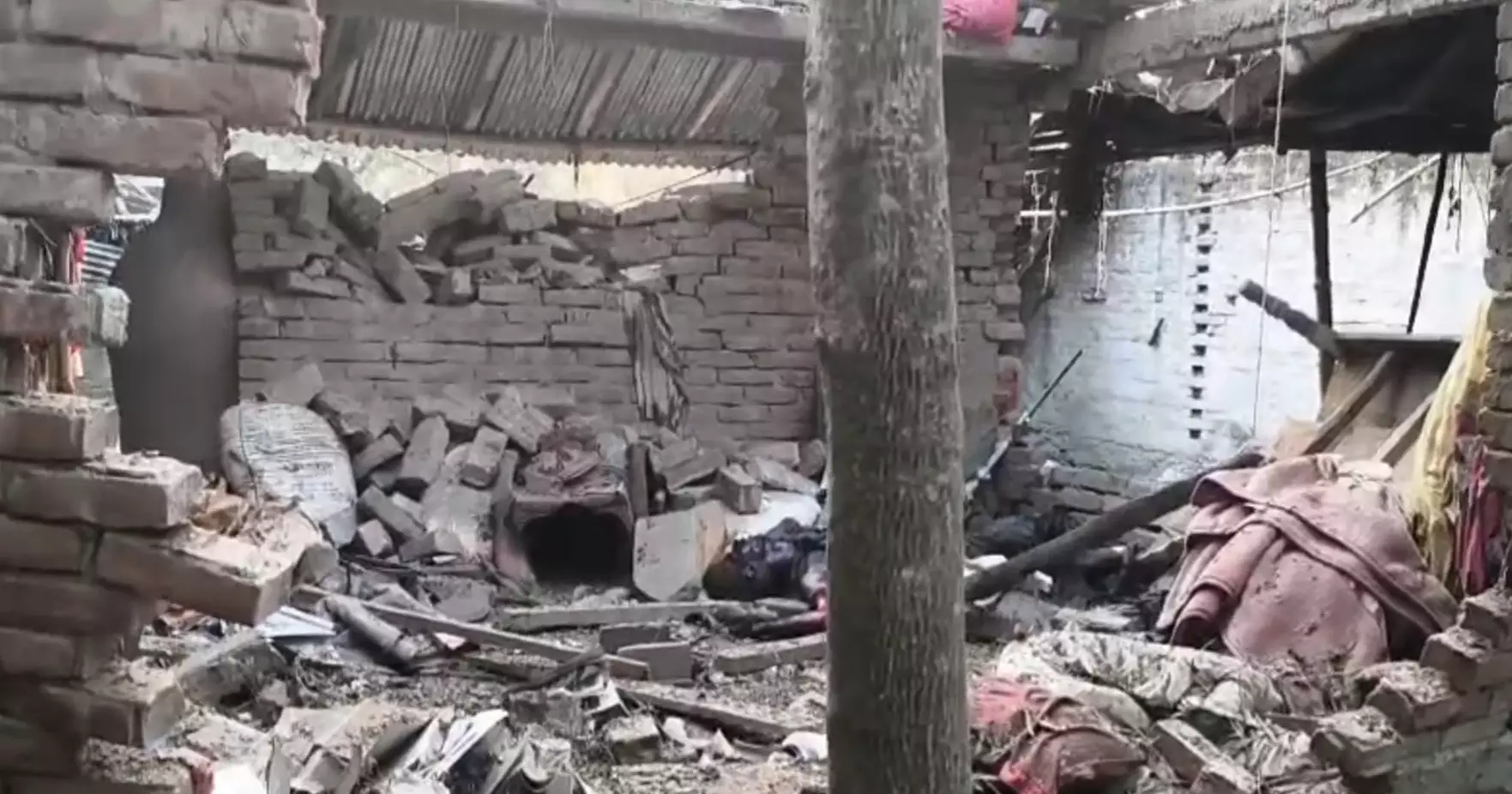 চাঁপাইনবাবগঞ্জে ককটেল বানানোর সময় বিস্ফোরণে হতাহত ৫