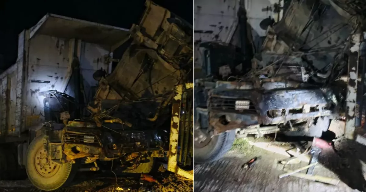 গাজীপুরে ডাম্প ট্রাকে ট্রেনের ধাক্কা, নিহত ২