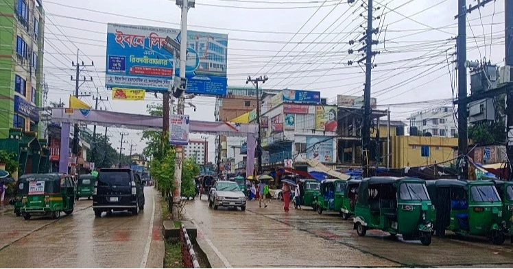সিলেটে ৬ দফা দাবিতে চলছে পরিবহন ধর্মঘট, দূর্ভোগে যাত্রীরা