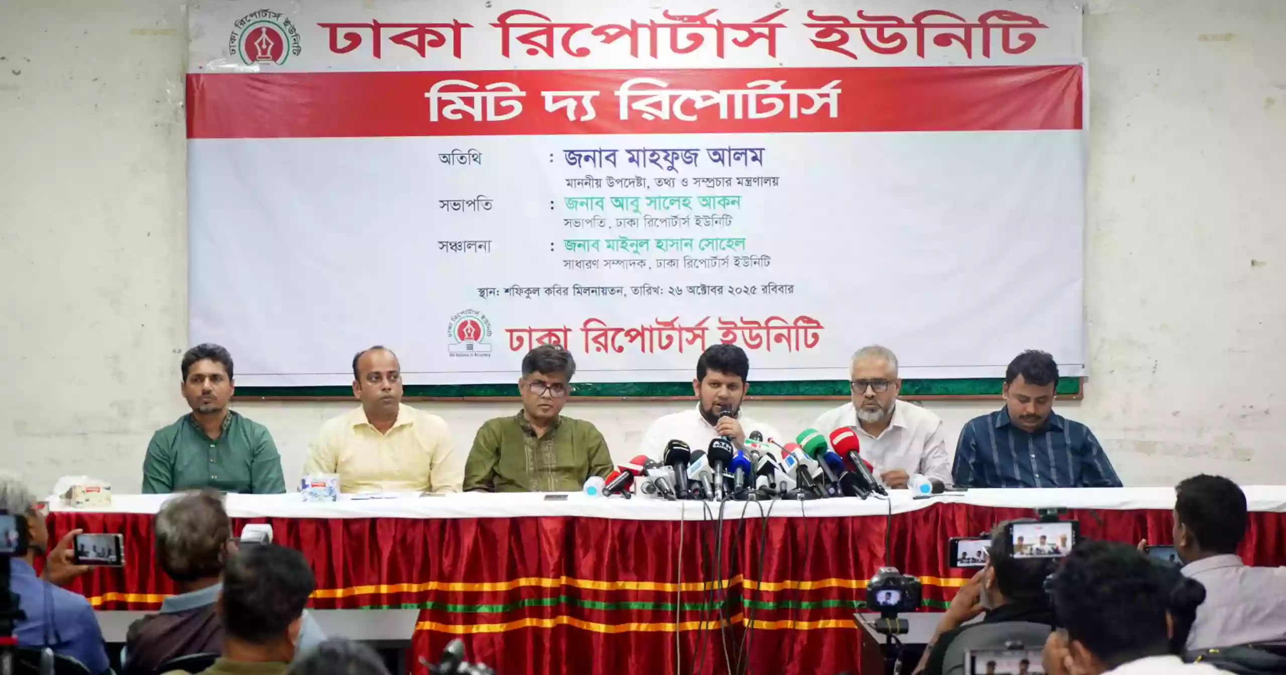 সংবাদপত্র ও বেসরকারি টিভির জন্য সরকারি সুবিধা বাড়ানো হবে: তথ্য উপদেষ্টা