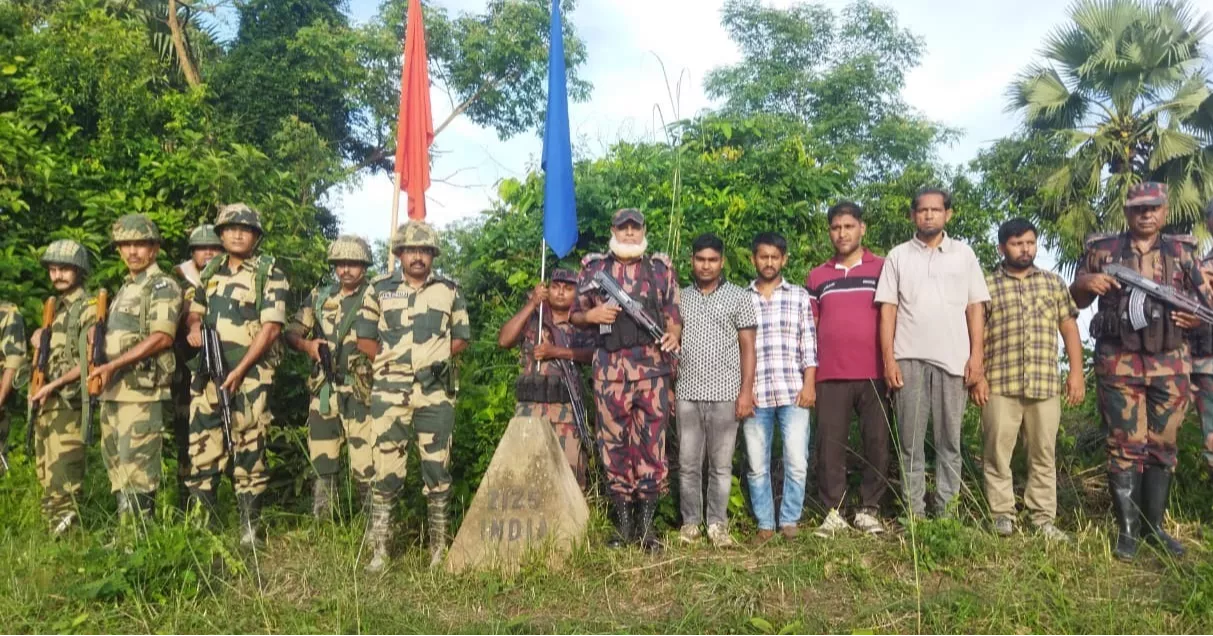 ভারতে অনুপ্রবেশ করা ৫ বাংলাদেশিকে হস্তান্তর করল বিএসএফ