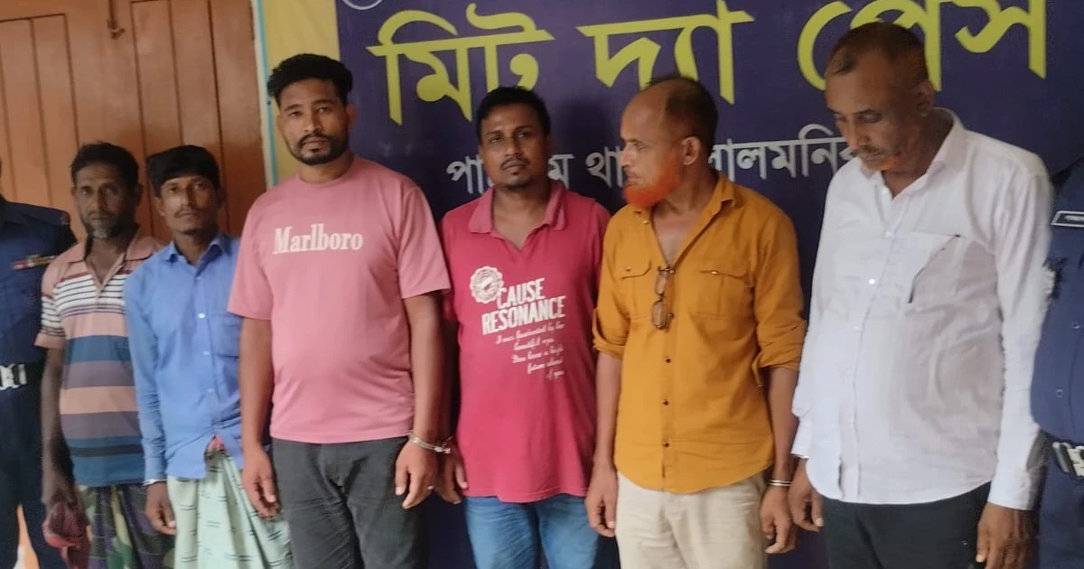 বিজিবি ক্যাম্পে ঢুকে হুমকি, ৪ বিএনপি-স্বেচ্ছাসেবক দল নেতাসহ গ্রেপ্তার ৬