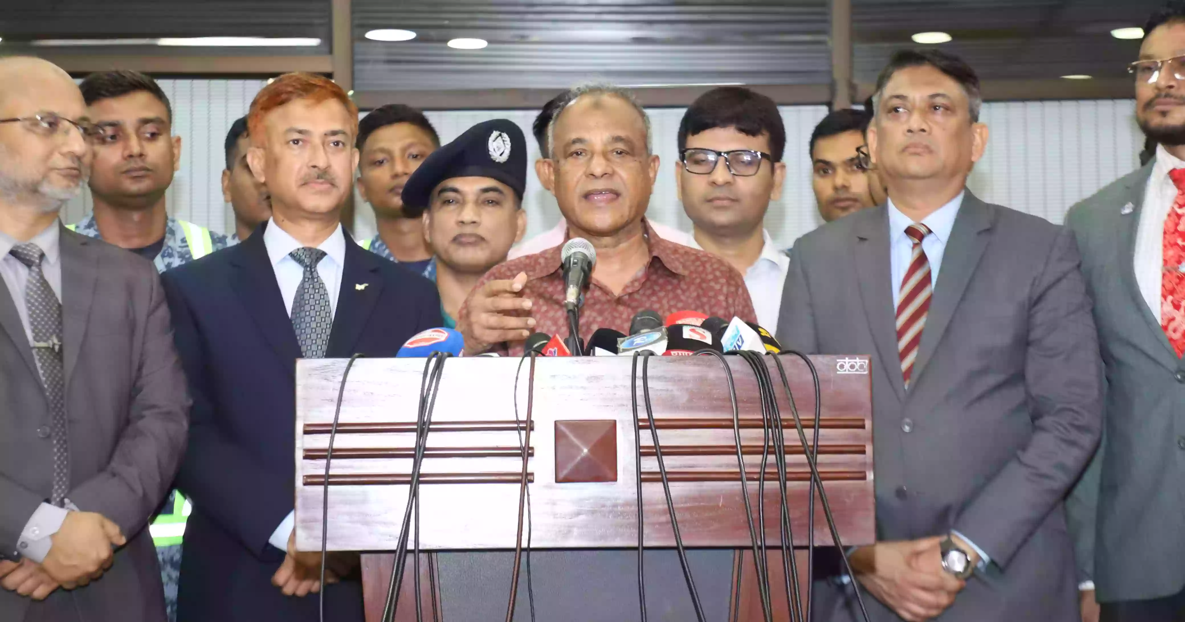 প্রয়োজনে লাশ উত্তোলন করে গোপালগঞ্জে নিহতদের ময়নাতদন্ত হবে: স্বরাষ্ট্র উপদেষ্টা