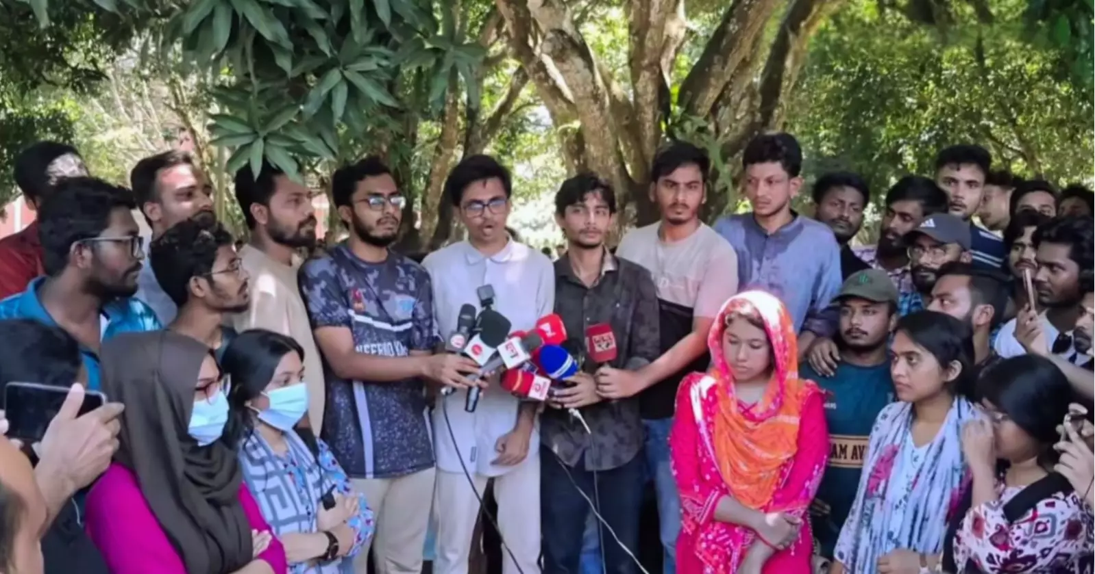 বাকৃবি প্রশাসনকে এবার ৬ দফা দাবি বাস্তবায়নের আল্টিমেটাম শিক্ষার্থীদের