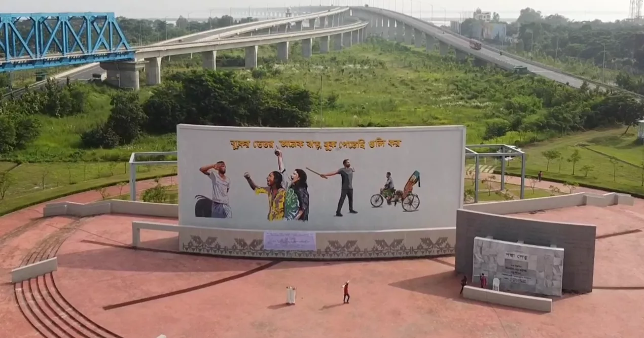 মুন্সীগঞ্জের মাওয়া প্রান্তে 'জুলাই বীরত্ব' ও 'জুলাই আত্মত্যাগ' গ্রাফিতির উদ্বোধন