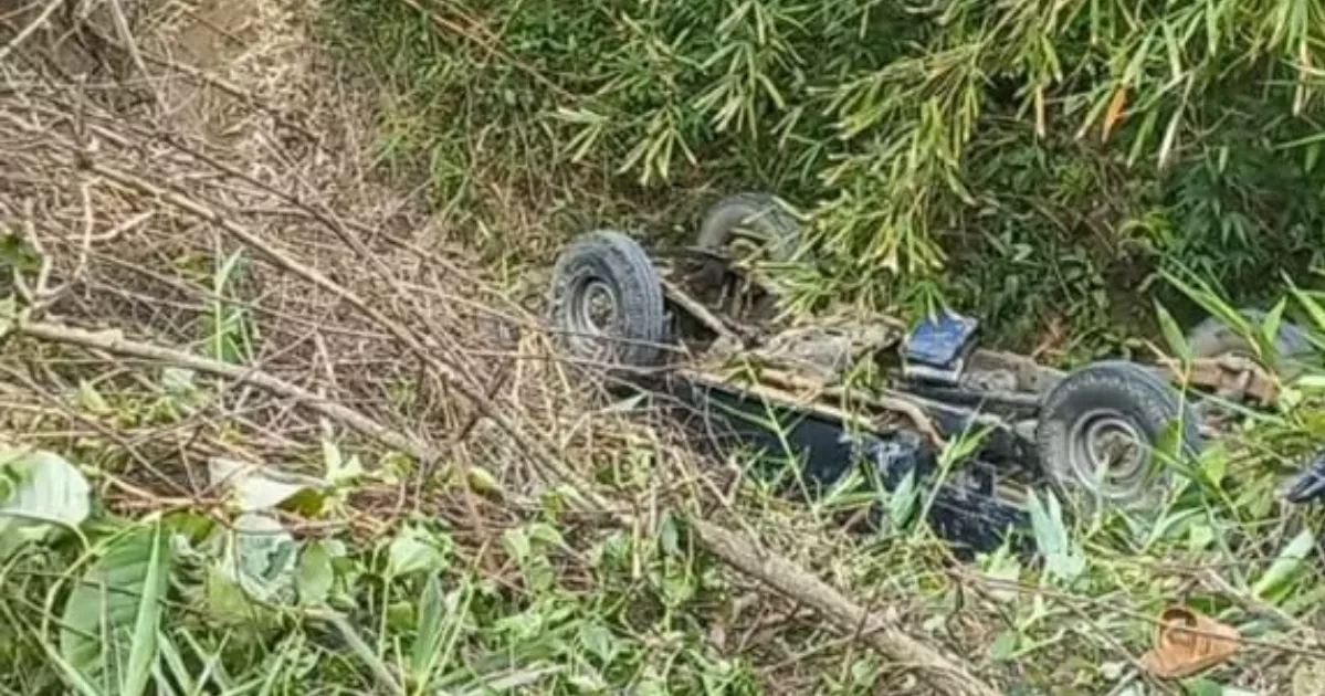 আলীকদমে জিপ পাহাড়ি ঝিরিতে পড়ে নিহত ১, আহত ২৩