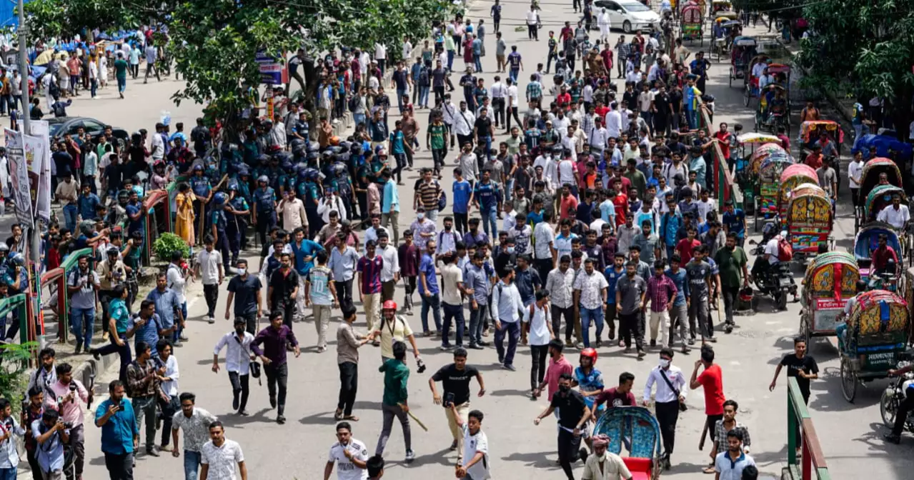 ঢাকা কলেজ ও সিটি কলেজের সংঘর্ষে পুলিশসহ আহত ১০