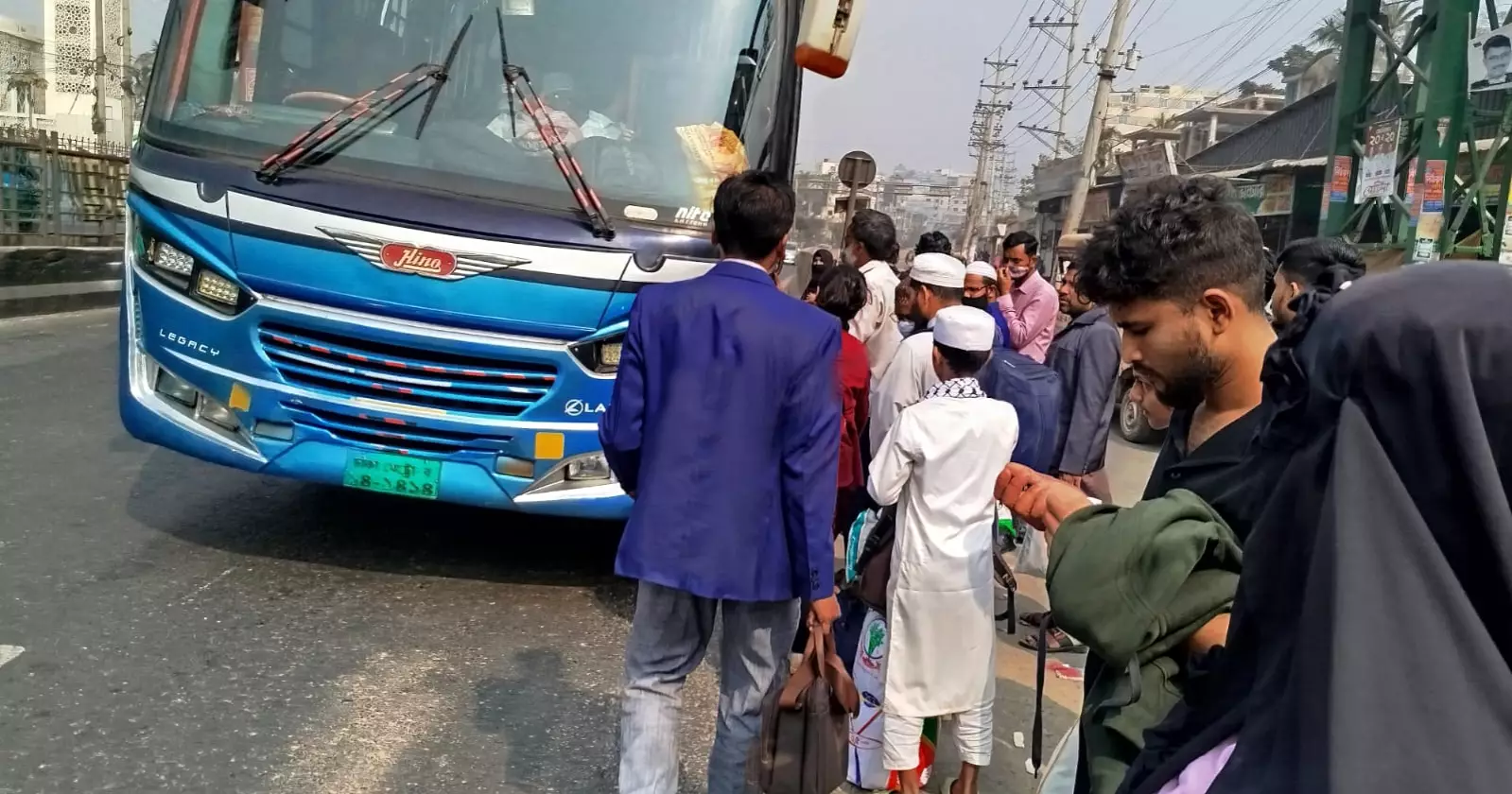 নির্বাচন উপলক্ষে মহাসড়কে ঘরে ফেরা মানুষের ভিড়