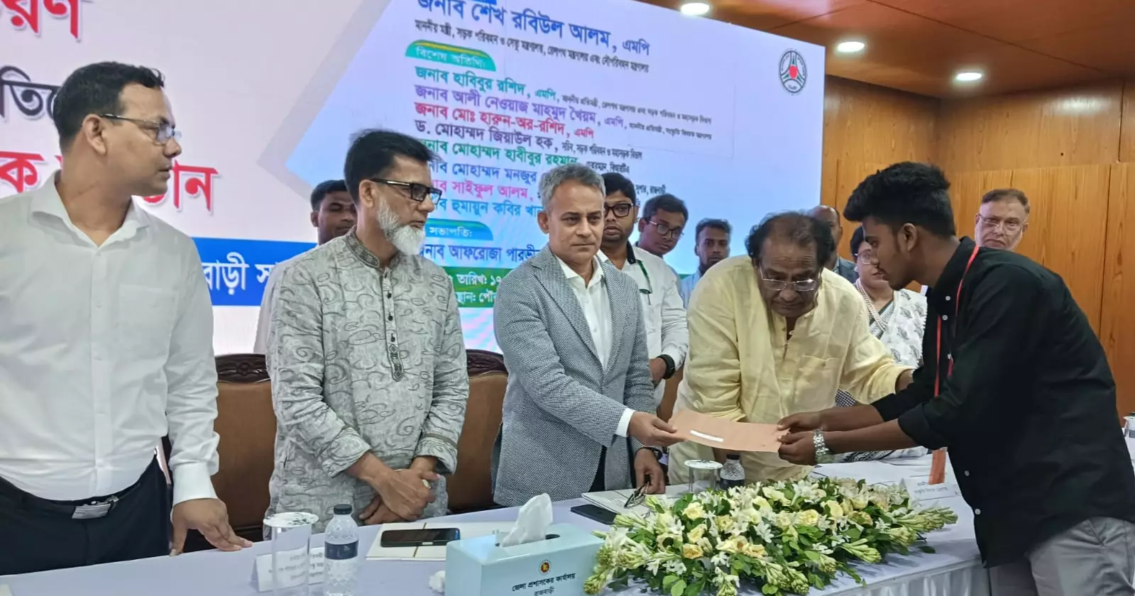 বেশিরভাগ সড়ক দুর্ঘটনার কারণ অদক্ষ চালক ও ত্রুটিযুক্ত যানবাহন: সড়ক পরিবহনমন্ত্রী