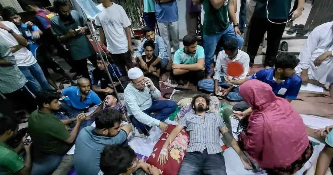 বেরোবিতে ছাত্র সংসদের দাবিতে চলমান অনশনে অসুস্থ ৪ শিক্ষার্থী