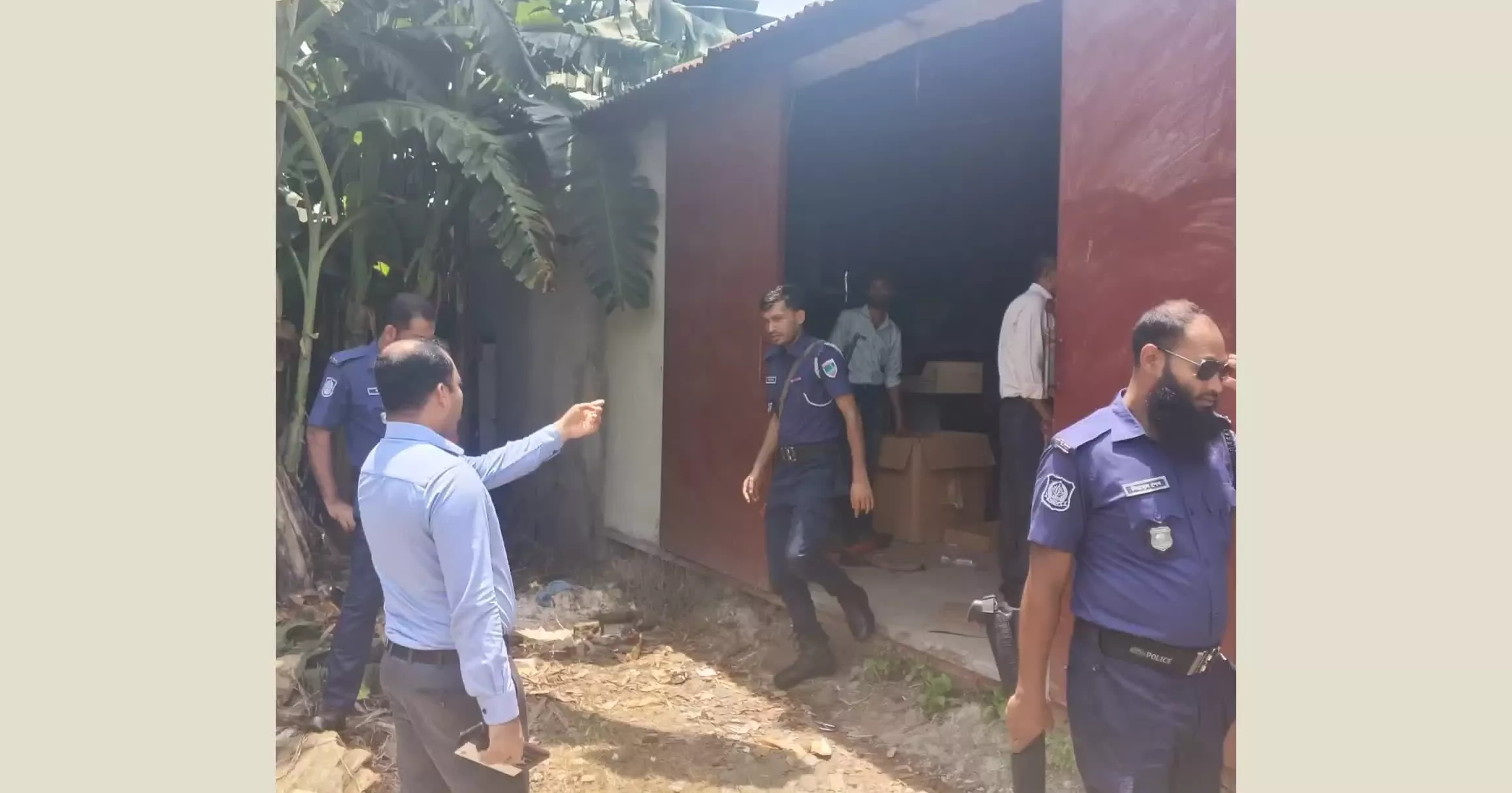 কুষ্টিয়ায় গরুর খামার ভাড়া নিয়ে বানানো হচ্ছিল নকল সিগারেট
