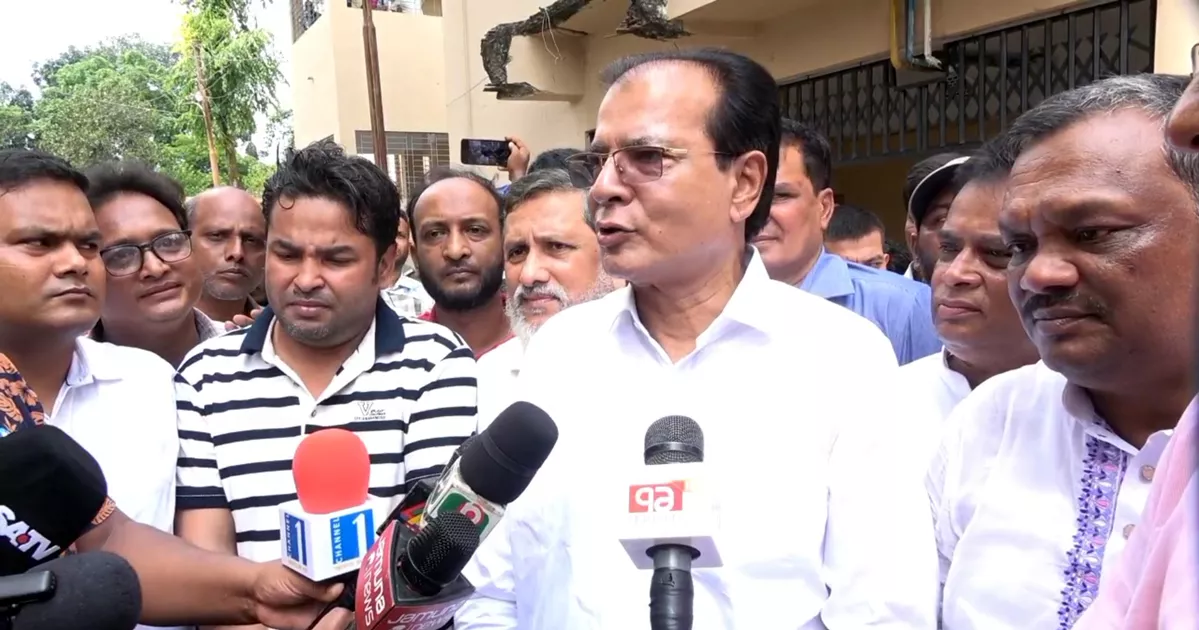সারের সংকট যতটা বাস্তব, তার চেয়ে বেশি রটানো হচ্ছে: ত্রাণমন্ত্রী
