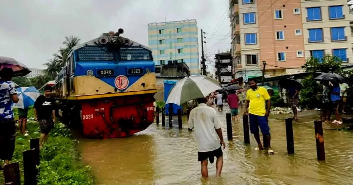 ডুবে আছে রেল সড়ক, চট্টগ্রাম-কক্সবাজার রুটে সব ট্রেনের যাত্রা বাতিল