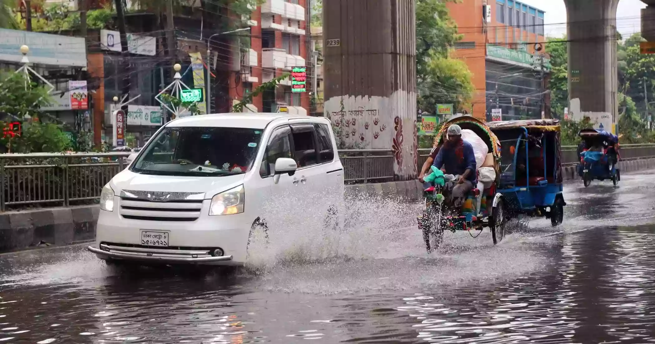 নিম্নচাপের প্রভাবে ঢাকাসহ দেশের বিভিন্ন স্থানে ‘নভেম্বর রেইন’