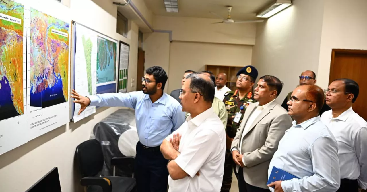 আকস্মিক মহাকাশ গবেষণা প্রতিষ্ঠান ‘স্পারসো’ পরিদর্শনে প্রধানমন্ত্রী