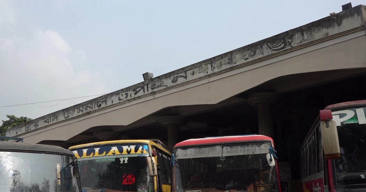 চাঁপাইনবাবগঞ্জে শ্রমিক বিরোধের সমঝোতায় বাস চলাচল স্বাভাবিক