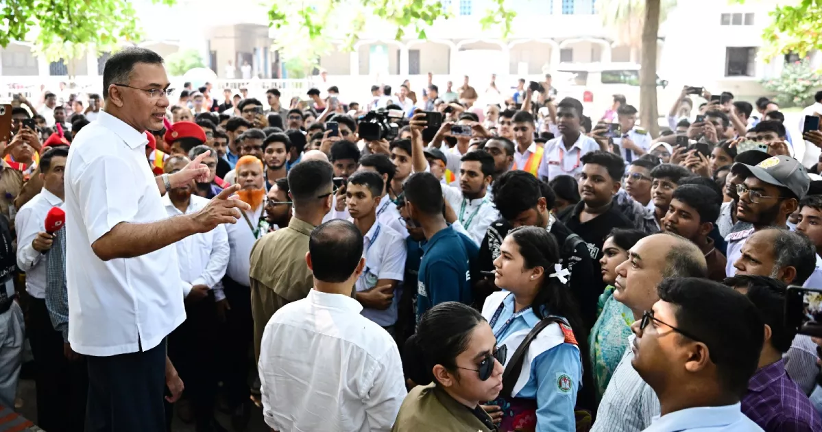নিজের কলেজ পরিদর্শন প্রধানমন্ত্রীর, দেশ গঠনে শিক্ষার্থীদের ভূমিকা রাখার আহ্বান
