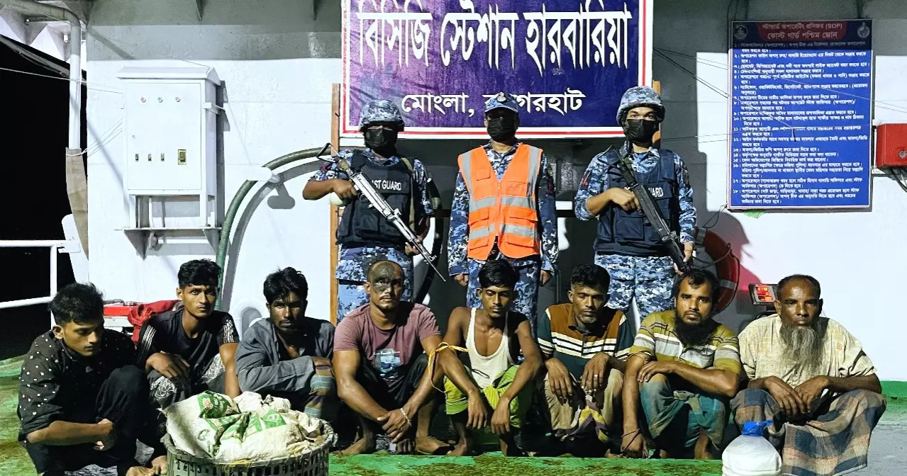 সুন্দরবনে সাড়ে ১৩ কেজি হরিণের মাংস, বিষ ও কাঁকড়াসহ আটক ৮