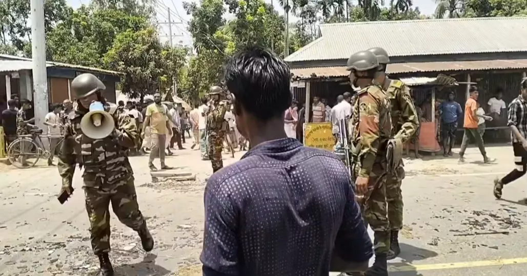 শেরপুরে সড়ক দুর্ঘটনায় সাবেক সেনাসদস্য নিহত, বাসে আগুন