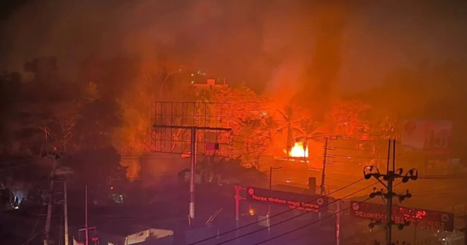 কক্সবাজারে গ্যাস ফিলিং স্টেশনে বিস্ফোরণ, ১৬ জন দগ্ধ