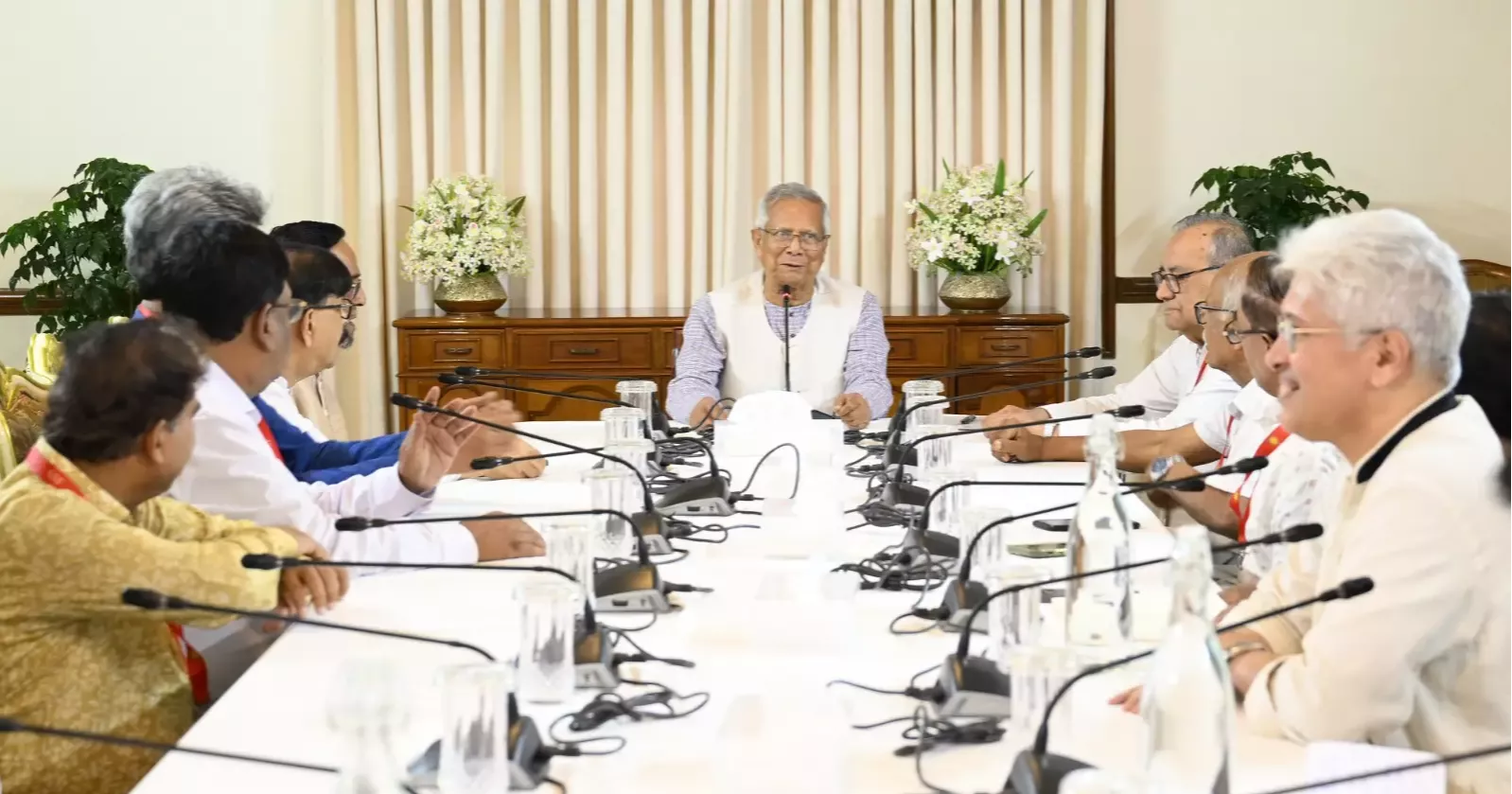 দুই দফায় রাজনৈতিক নেতাদের সঙ্গে প্রধান উপদেষ্টার বৈঠক