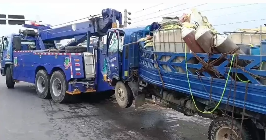 ফরিদপুরের চলন্ত ট্রাকের পেছনে আরেক ট্রাকের ধাক্কায় নিহত ২