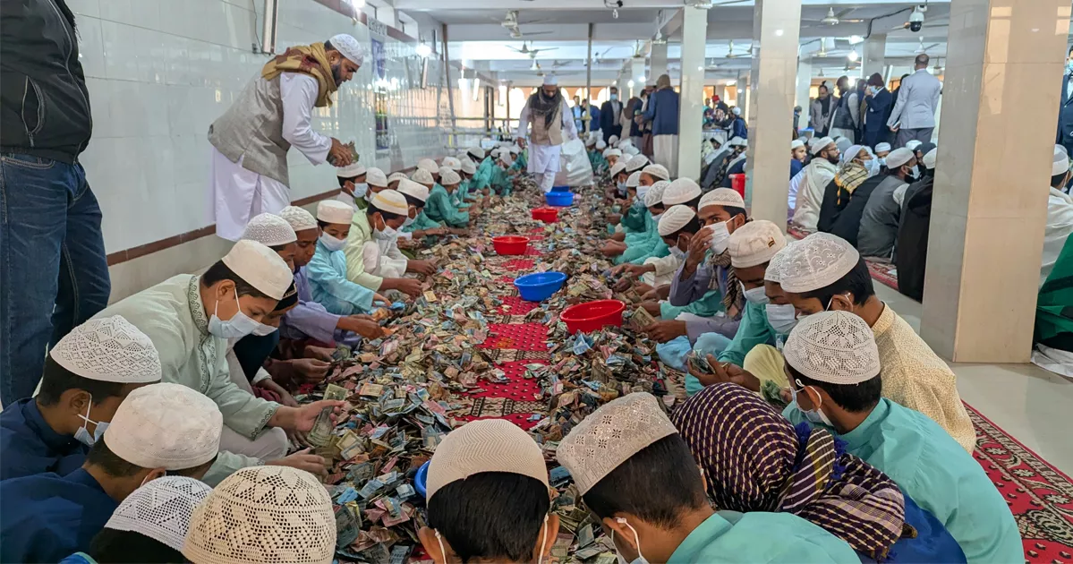 পাগলা মসজিদের দান বাক্সে মিলেছে ৩৫ বস্তা টাকা, চলছে গণনা