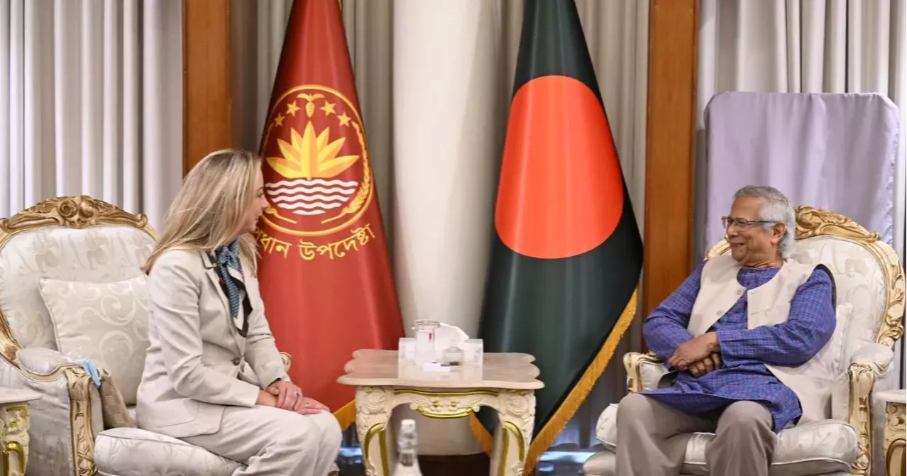 প্রত্যন্ত অঞ্চলের মানুষের অন্তর্ভুক্তিমূলক ও ডিজিটাল স্বাস্থ্যসেবার আহ্বান অধ্যাপক ইউনূসের