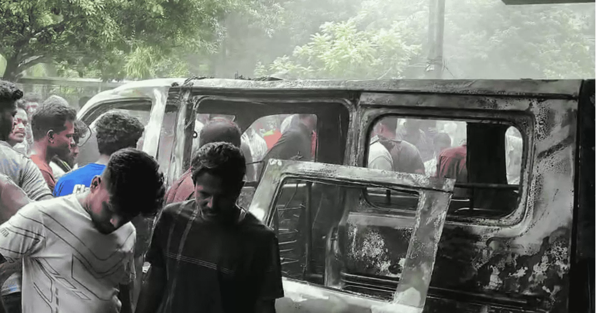 বাগেরহাটে হাসপাতাল চত্বরে অ্যাম্বুলেন্সে আগুন, চালক দগ্ধ