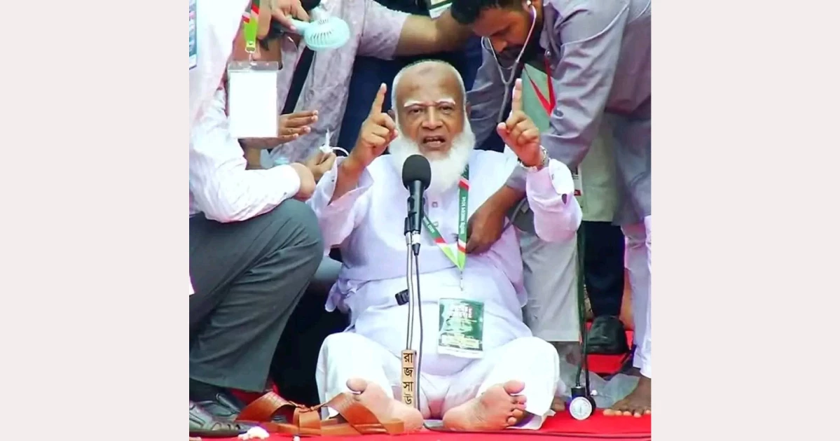 মঞ্চে অসুস্থ হয়ে পড়ে গেলেন ডা. শফিক