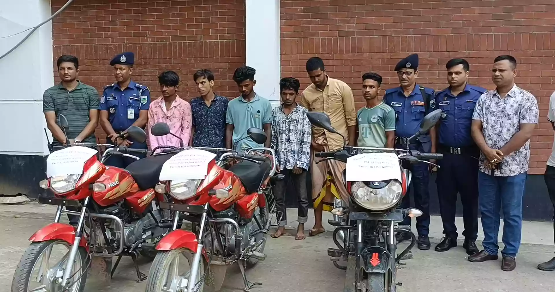 ৩ মোটরসাইকেলসহ আন্তঃজেলা চোর চক্রের ৬ সদস্য গ্রেপ্তার