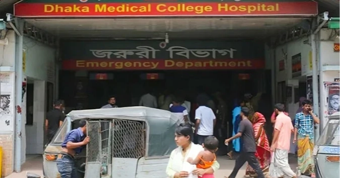 বনানীতে একই পরিবারের ৩ জনকে কুপিয়ে আহত