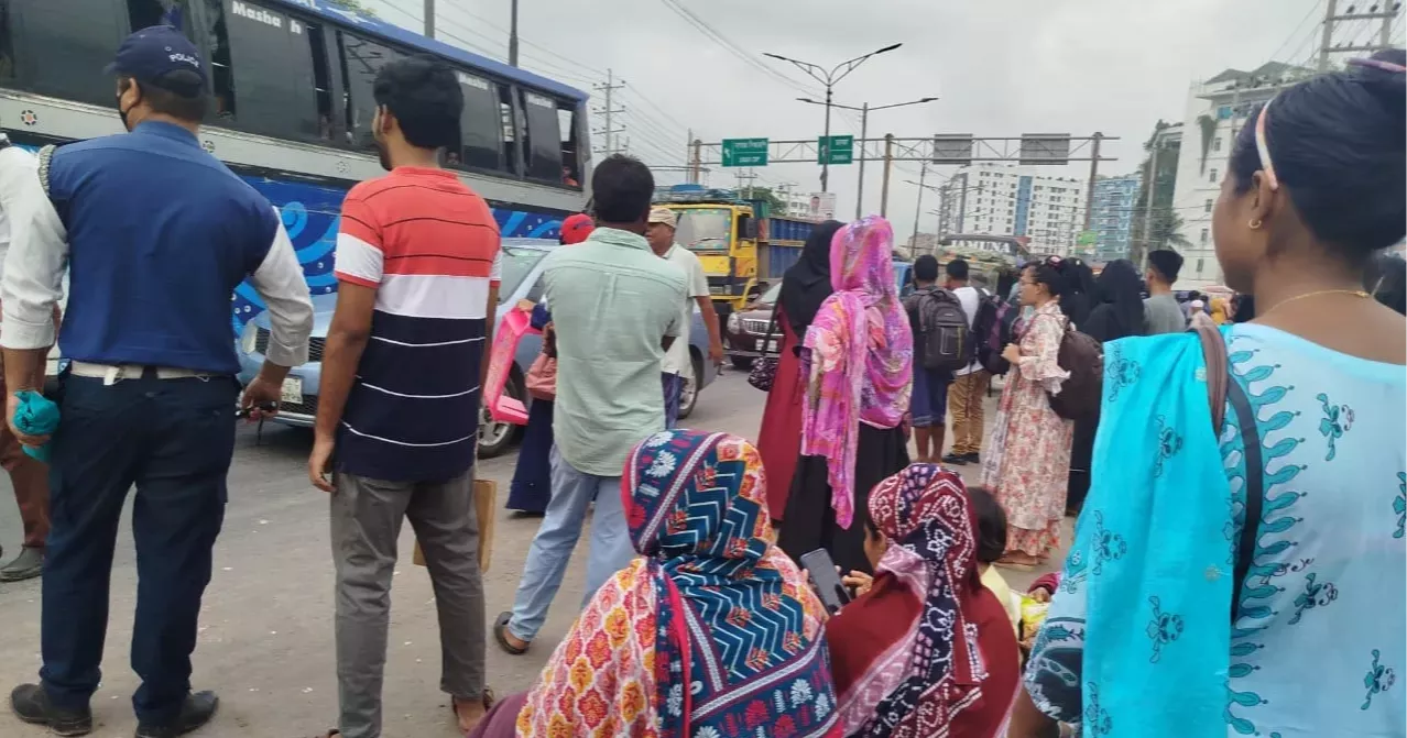 ঢাকা-আরিচা মহাসড়কে যানজটে ঈদের যাত্রীরা, গুনতে হচ্ছে বাড়তি ভাড়া