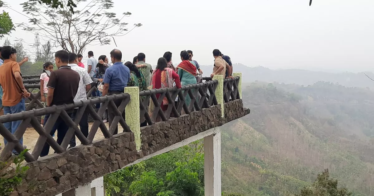 ঈদের তৃতীয় দিনেও বান্দরবানে পর্যটকদের ভিড়