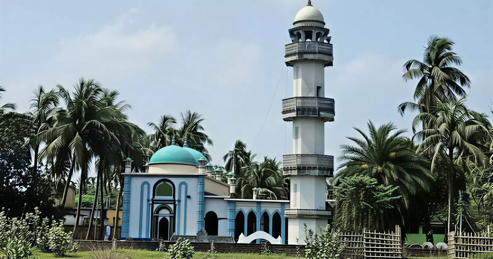 ঐতিহ্যের সাক্ষী চুয়াডাঙ্গার কুসুম বিবির তিন গম্বুজবিশিষ্ট বড় মসজিদ