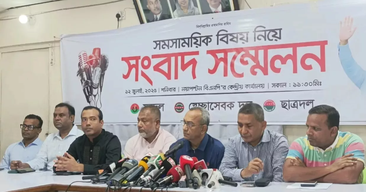 মিটফোর্ড হত্যাকাণ্ড: তিন আসামিকে তালিকা থেকে বাদ দেওয়া নিয়ে প্রশ্ন যুবদলের