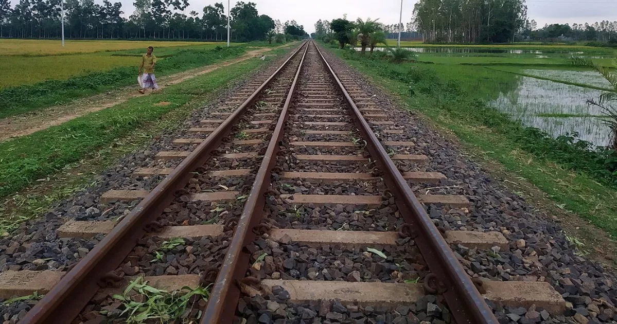 দর্শনায় ট্রেন স্টপেজের দাবিতে রেলপথ অবরোধ